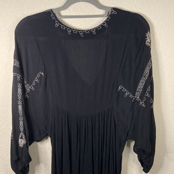 Bishop + Young Bat Wing Sleeve Embroidered Boho Dress size Small - Picture 7 of 11